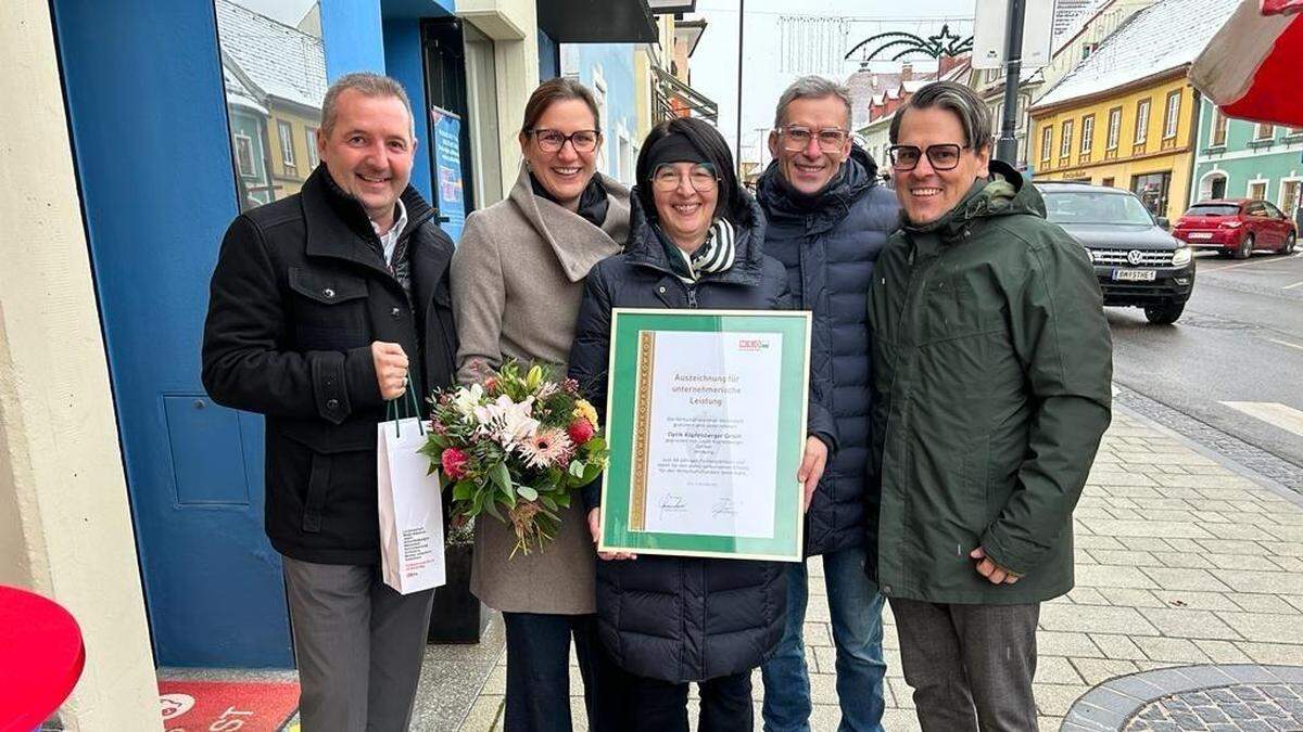 Als Gratulanten durfte man WKO-Obmann Thomas Marichhofer, Landesinnungsgeschäftsführerin Barbara Leitner und Kurt Otter, Landesinnungsmeister Gesundheitsberufe, in Kindberg begrüßen