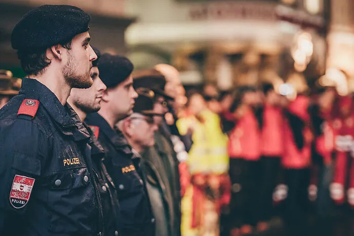 Abordnungen sämtlicher großen steirischen Einsatzorganisationen nahmen auf dem Hauptplatz Aufstellung.