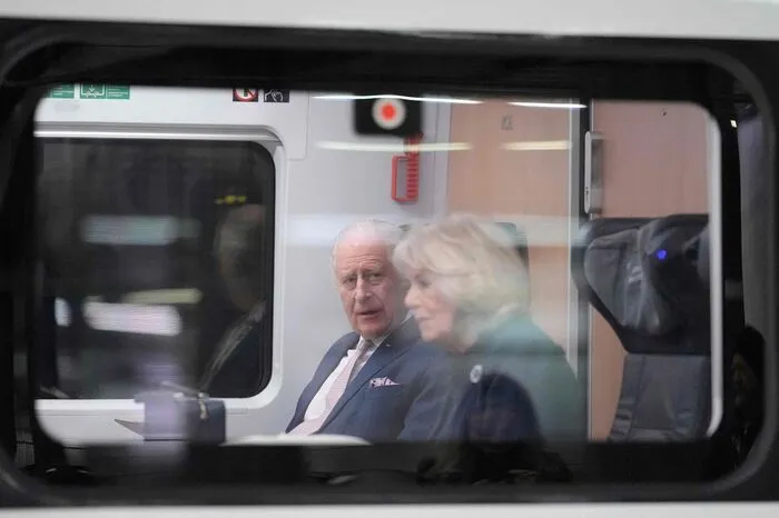 Das Königspaar ist auf einer dreitägigen Tour in Deutschland für Charles' ersten Staatsbesuch als König.