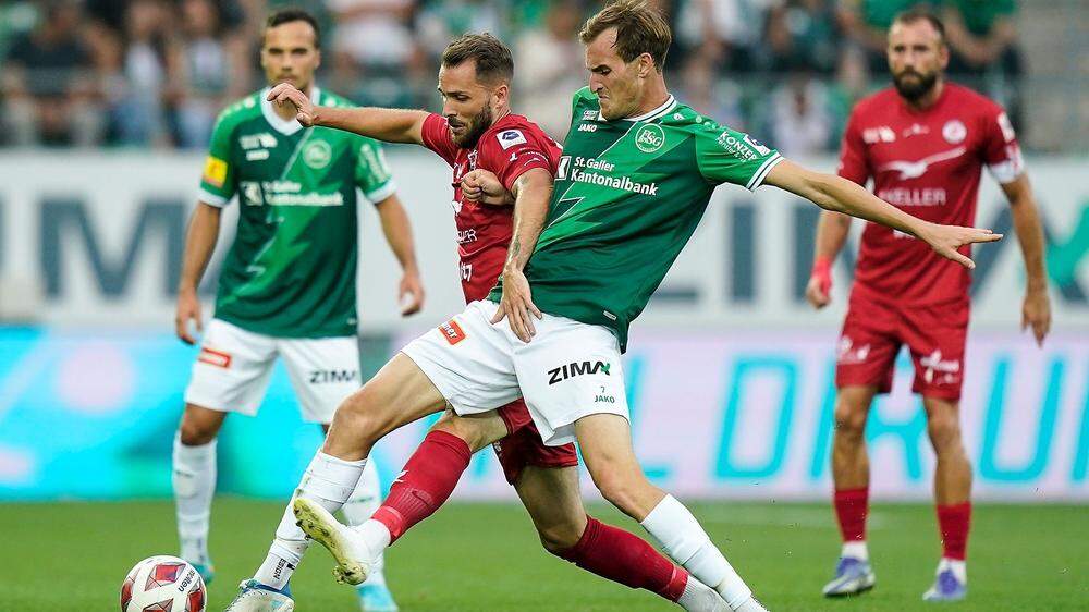 Fabian Schubert (in Grün) netzte heuer bereits drei Mal in der Schweizer Liga ein 