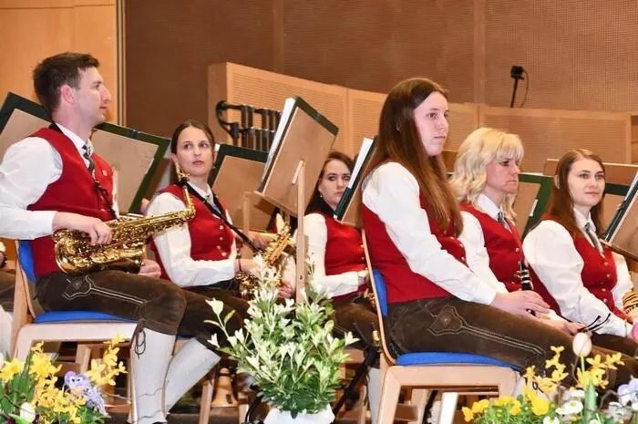 Der Sohn von Bürgermeisterin Cäcilia Spreitzer ist Musikschullehrer in Murau und mehrfacher Staatsmeister an der Harmonika.