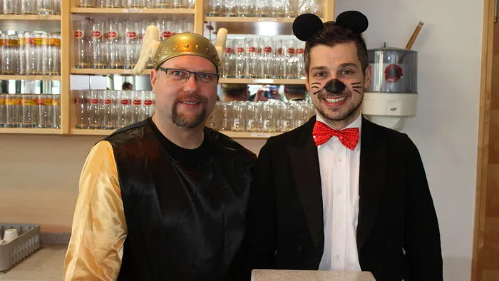 Kapellmeister Klaus Kniely und Obmann Christoph Tanzer (von links nach rechts) vom Musikverein Möchling-Klopeiner See sorgten für Freude bei den Kindern