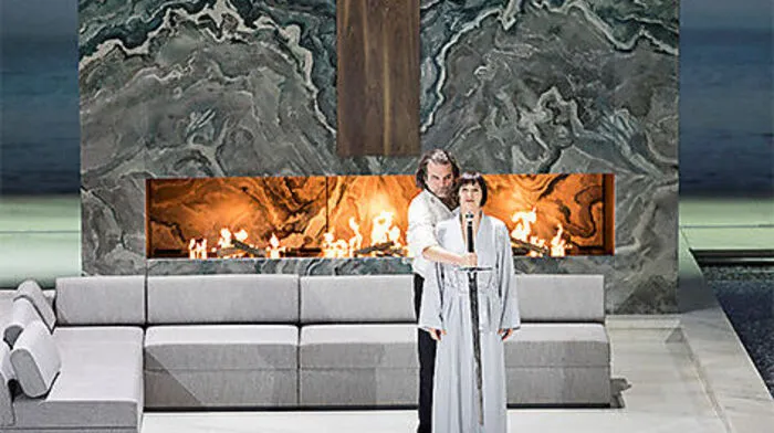 Zoltán Nyári als Tristan und Gun-Brit Barkmin als Isolde