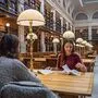 Im renovierten, historischen Lesesaal ist es ruhig - weiter oben sind die Lernplätze schon fast alle besetzt