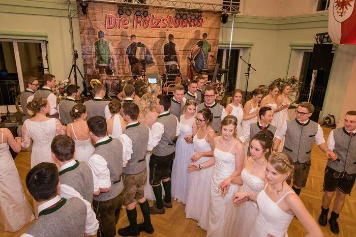 Mehr als 3000 Gäste waren von der Polonaise der Schülerinnen und Schüler begeistert.