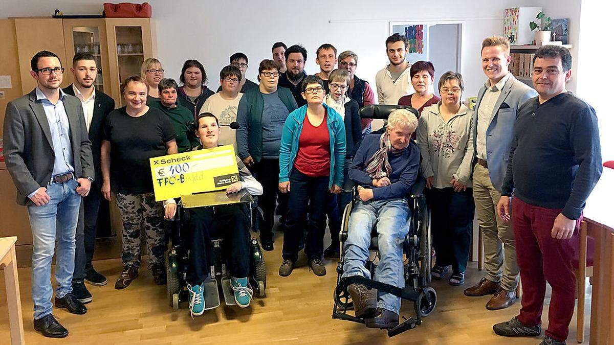 Vizebürgermeister Patrick Derler (2. von rechts) mit Soboges-Mitarbeitern und Klienten