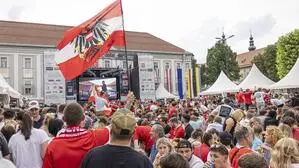 Das große Public Viewing findet wieder am Neuen Platz statt