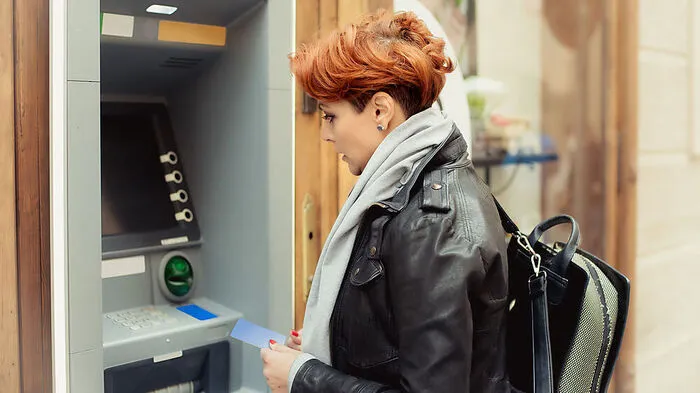 Arbeitnehmerschutz auf dem Weg zum Bankomaten