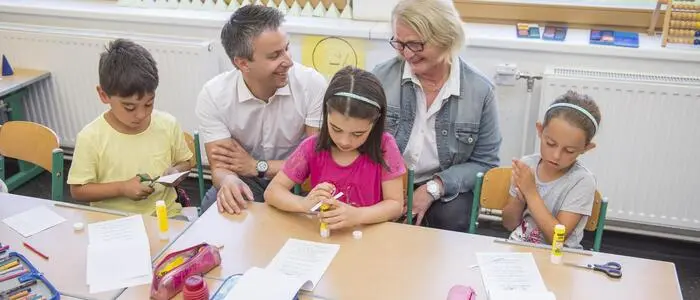 Das Rote Kreuz baut die Leseförderung im Bezirk Leibnitz aus: 35 neue Lesepaten sollen künftig Kinder an insgesamt 17 Schulen beim Lesenlernen unterstützen