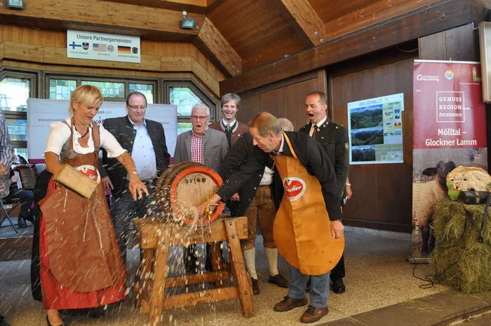 Beim Bieranstich floss heuer das Villacher Glocknerpils aus dem Fass.