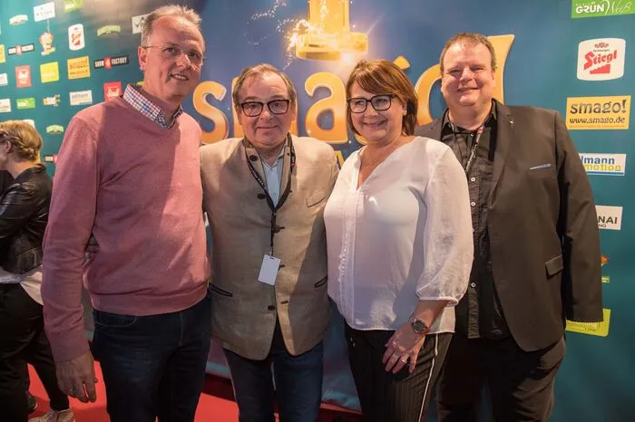 ... Hermann Egger (Hohenhaus Tenne), Sepp Adlmann (Adlmann Promotion), Gabi Narat (Showfactory) und Andy Tichler, Gründer und Chefredakteur des Online-Magazins für deutsche Musik smago! ...