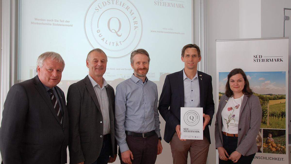 Josef Majcan, Herbert Germuth, Lasse Kraack, Joachim Schnabel und Regionalmanagerin Ulrike Elsneg