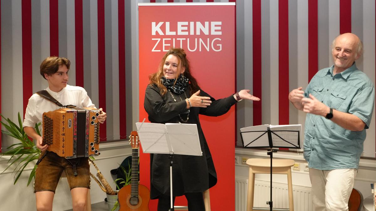 Hans T. Tafner, Birgit und Tobias Schmidpeter bei ihrem Auftritt im Büro der Kleinen Zeitung Judenburg