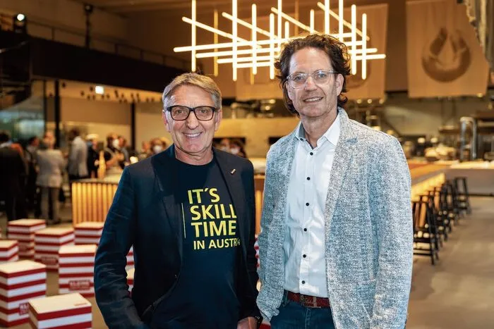 Josef Herk, WKO-Steiermark-Präsident, mit Hans Lercher, Studiengangsleiter Innovationsmanagement und Initiator des INNOLAB