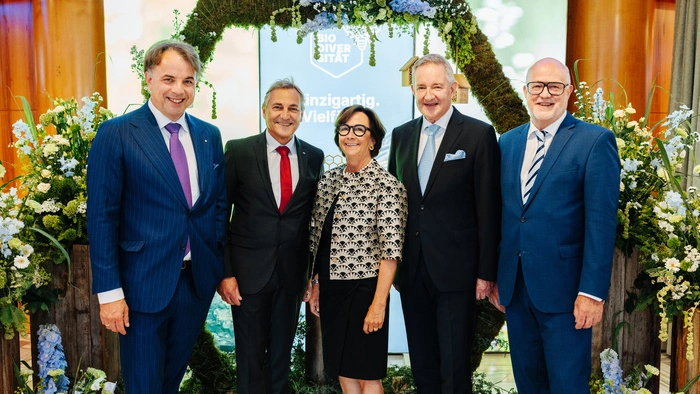 Vorstand und Präsidium der Privatstiftung Kärntner Sparkasse bei der jährlichen Stiftungsgala, auf der die Förderungen des Vorjahres vorgestellt wurden, unter anderem die Bildungsinitiative FLiP