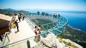Der Skywalk von Biokovo über der Makarska Riviera