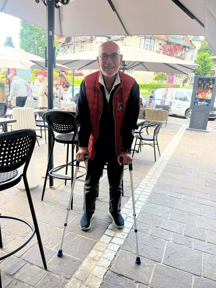 Noch am Montag hatte Retzer starke Schmerzen, ließ es sich aber nicht nehmen, in Velden vorbeizuschauen