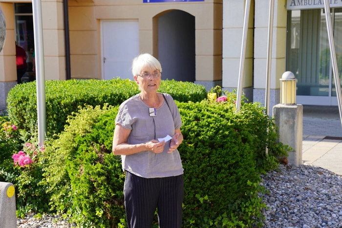 Obfrau Margret Joch betont bei der Eröffnung am Seebodener Hauptplatz, wie wichtig auch in Krisenzeiten der Ruhepol "Kunst" für die Menschen ist und bietet 21 Künstlerinnen und Künstlern die möglickeit am Samstagabend und am Sonntag von 10 bis 17 Uhr ihre Werke auszustellen.