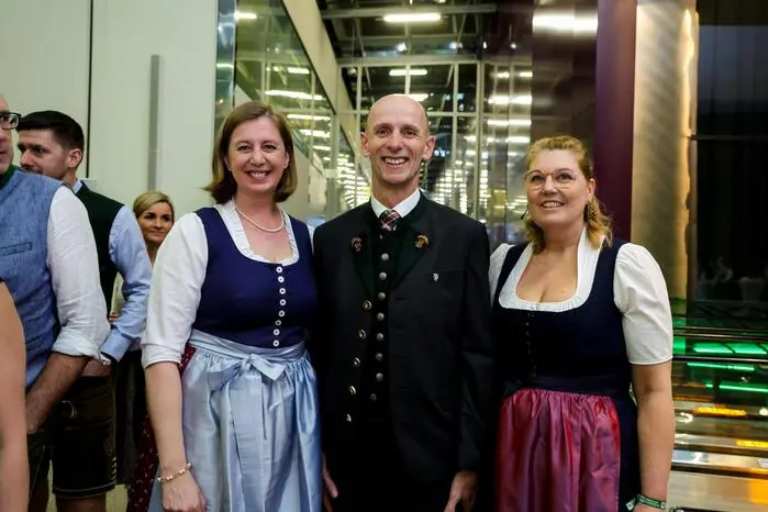 Staatssekretärin Barbara Eibinger-Miedl, Landesrat Willibald Ehrenhöfer und Ehefrau Gunda Pristauz-Telsnigg 