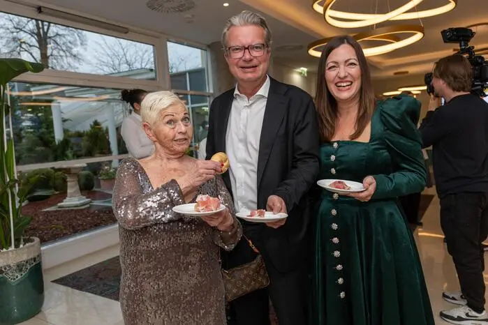 Martha Butbul, bekannt als Jazz Gitti, Zweiter Landtagspräsident der Steiermark, Christopher Drexler, mit Ehefrau Iris