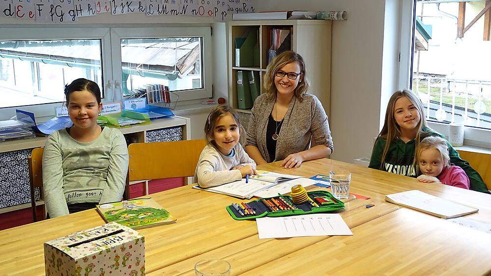 Im Klassenzimmer im „Kroki-Haus“ in Krottendorf-Gaisfeld wird miteinander und voneinander gelernt