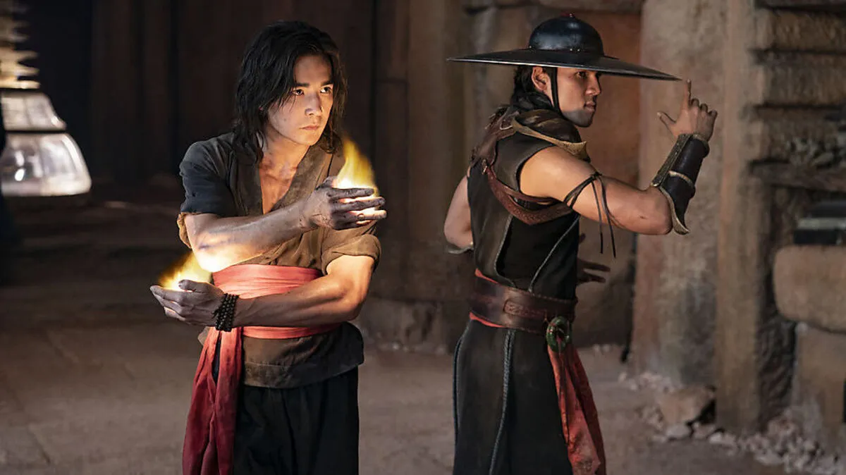 Ludi Lin (als Liu Kang) und Max Huang (als Kung Lao) in "Mortal Kombat"