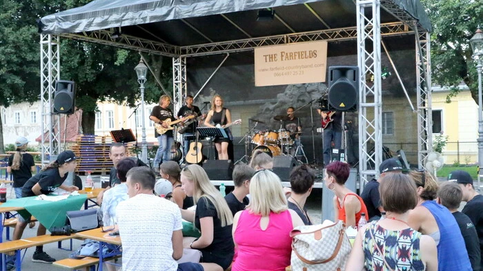 Der Salzburger Platz in der Altstadt von Althofen stand am Freitagabend im Mittelpunkt eines großen Konzertabends. 