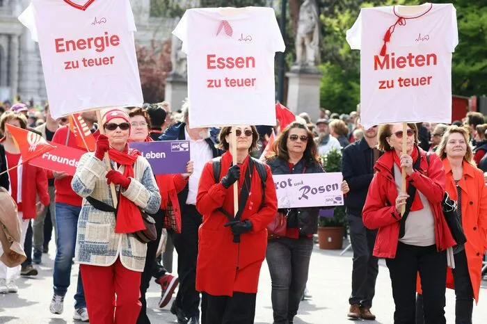 Klicken Sie sich durch die Bilder! Im Bild: Aufmarsch in Wien