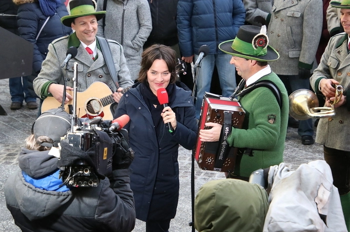 Für den musikalischen Schwung sorgte das „Schneiderwirt-Trio“. Erich Fuchs meinte abschließend: „Man glaubt gar nicht, wie viele Kostbarkeiten so ein kleines Dorf zu bieten hat.“