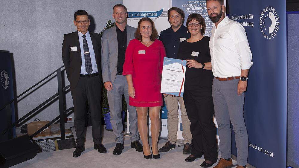 Die Mitarbeiter von Flex Althofen freuen sich über die Auszeichnung