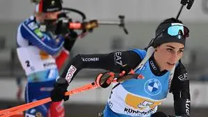 Rebecca Passler (rechts)
