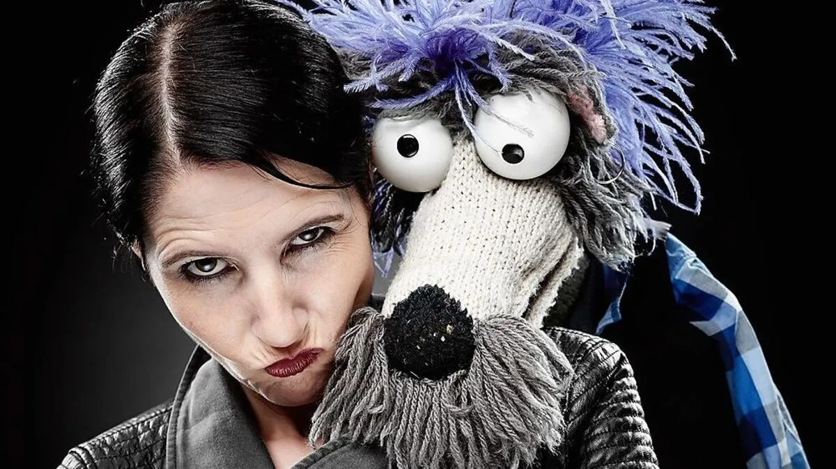 Kabarettistin Tanja Ghetta mit Fredl Semmelknödel