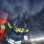 Die Atemschutzräger kämpften gegen echte Flammen an