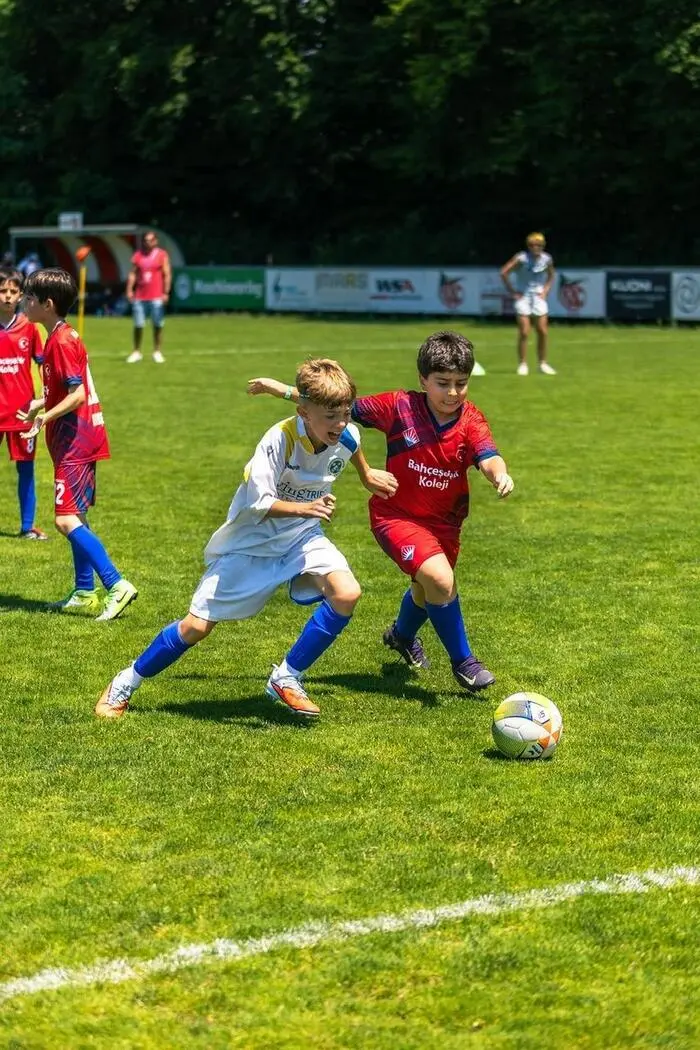 Vom Pannenstreifen auf das Spielfeld, die Spieler von Atasehir Bahcesehir