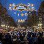 In Frankfurt hängt die Ramadan-Beleuchtung in einer Einkaufsstraße