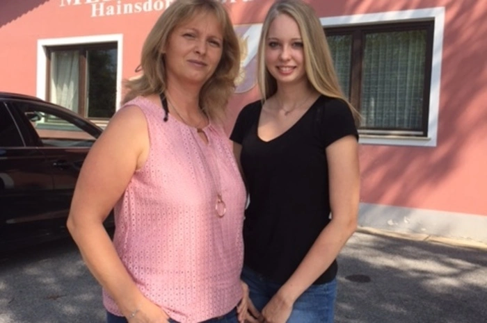 Natascha und Lisa Pölzl aus Hainsdorf-Brunnsee sehen Leibnitz als bessere Option für sie, weil die Lebenswelt nach Leibnitz orientiert ist. Es ist eine Gefühlssache, meinen sie.