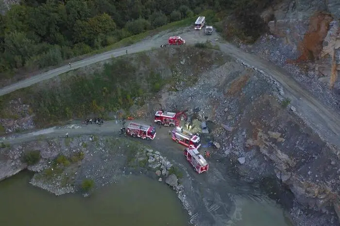 Insgesamt waren 800 Feuerwehrmitglieder mit 95 Fahrzeugen beteiligt.