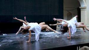 Die sechs ukrainischen Tänzerinnen