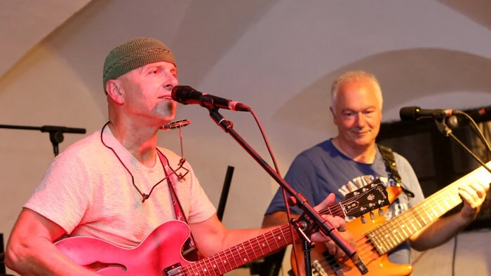 Da ging so richtig die Post ab! Rund 500 Musikfans aus ganz Kärnten hatten sich am Freitag anlässlich des 25-Jahr-Jubiläums der „Ontörner“ in der Herzogburg St. Veit eingefunden.
