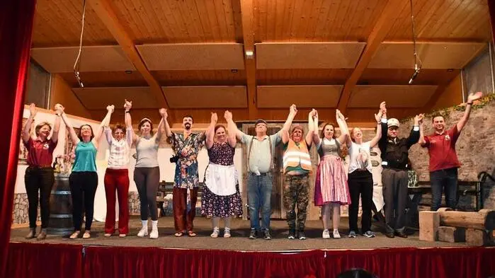 Für unterhaltsame Stunden sorgte die Theaterrunde Krakau mit ihrem diesjährigen Theaterstück „Wellness, Wein und wilde Witwen“. Aufgeführt wurde es im Mehrzwecksaal der Volksschule in Krakauebene. 