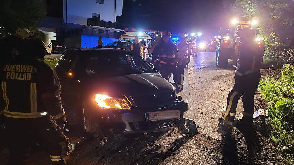 Die FF Pöllau rückte Sonntagabend zu einem Verkehrsunfall aus