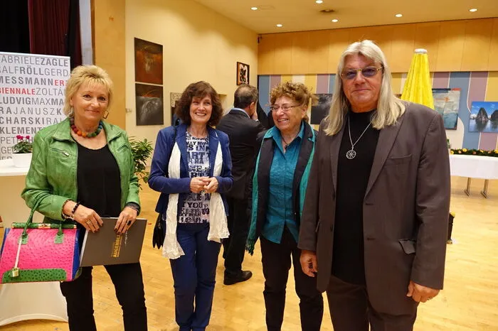 Künsterlkollege und Freund Frank Peter Hofbauer (r.) hielt die Laudatio auf den international bekannten Maler Georg Brandner.