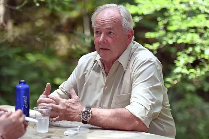 Kleine Zeitung Sommergespräch, Christian Wetternig im Sommergespräch mit Gerhard Dörfler, Landeshauptmann a.D. bei den Tiebelquellen in Himmelberg, 30.6.2025