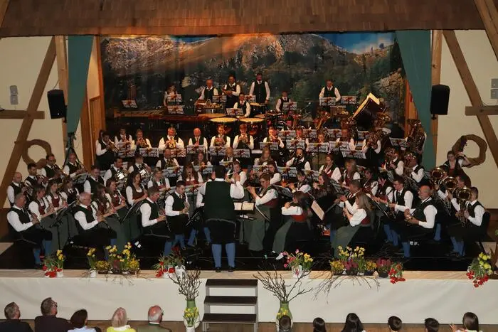 Es erklangen Polkas und Märsche neben den symphonischen Werken „The Lake of the Moon“ und „The White River“, die auch beim Regionswertungsspiel am 19. April 2026 in Liebenfels erklingen werden.
