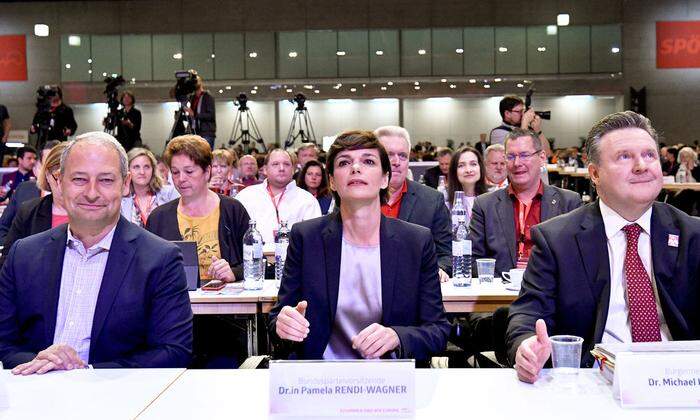 Bürgermeister Ludwig, Partei-Chefin Pamela Rendi-Wagner  und EU-Wahl Spitzenkandidat Andreas Schieder (links) beim Landesparteitag der SPÖ-Wien