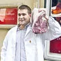 Marco Mikulik vor der Steak Boutique in Graz (Archivbild)