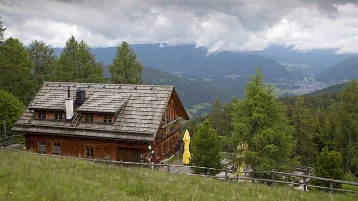 Wildbachhütte mit Blick nach Tamsweg