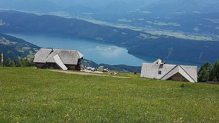 Claudia Strobl-Traninger aus Villach ist Expertin für mentale, emotionale und körperliche Fitness: Ihr Kraftort ist die Millstätter Alm: "Da kann ich ohne Smartphone in den Wald gehen Schwammerln klauben und spüre die Verbindung zur Natur." Claudia Strobl-Traninger über ihr Paradies