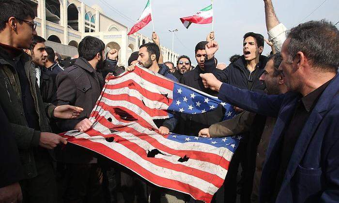 Zerschnittene Flagge in Teheran