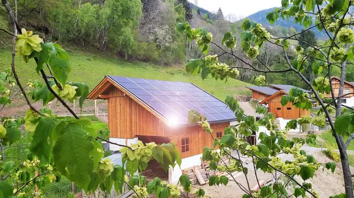 Die Hälfte aller PV-Anlagen führt das Osttiroler Unternehmen sun.e-solution dachintegriert aus